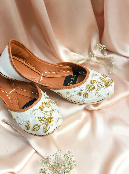 Love Notes - White Embroidered Women's Khussa.